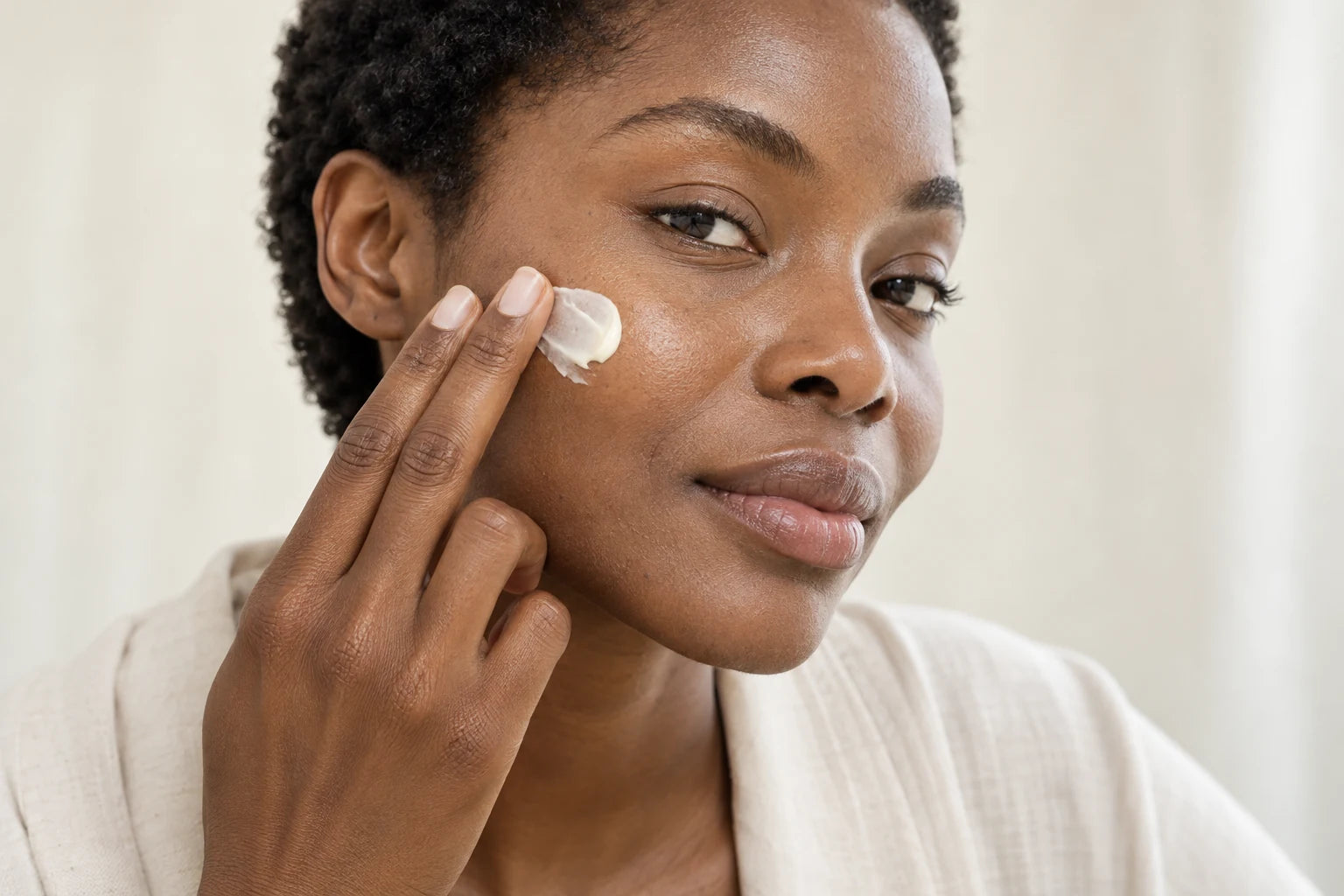 Application d’un soin sur le visage